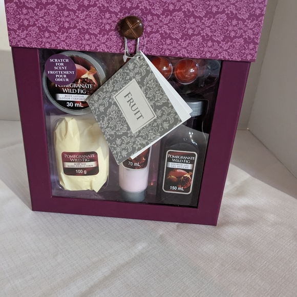 Factory sealed 5 piece fruit bath set body bar, lotion, gel, cream bath pearls - Picture 3 of 5